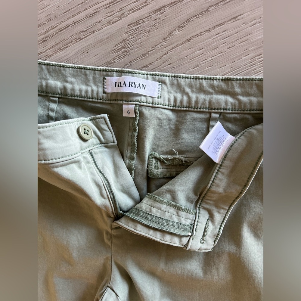 LILA RYAN Women's Trousers in Olive Green